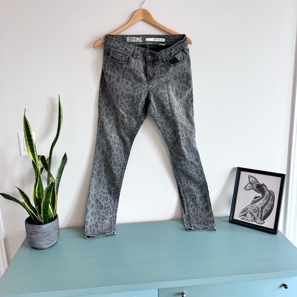 Trendy DKNY Jeans Animal Print Leggings - Size 8, EUC - Picture 4 of 6